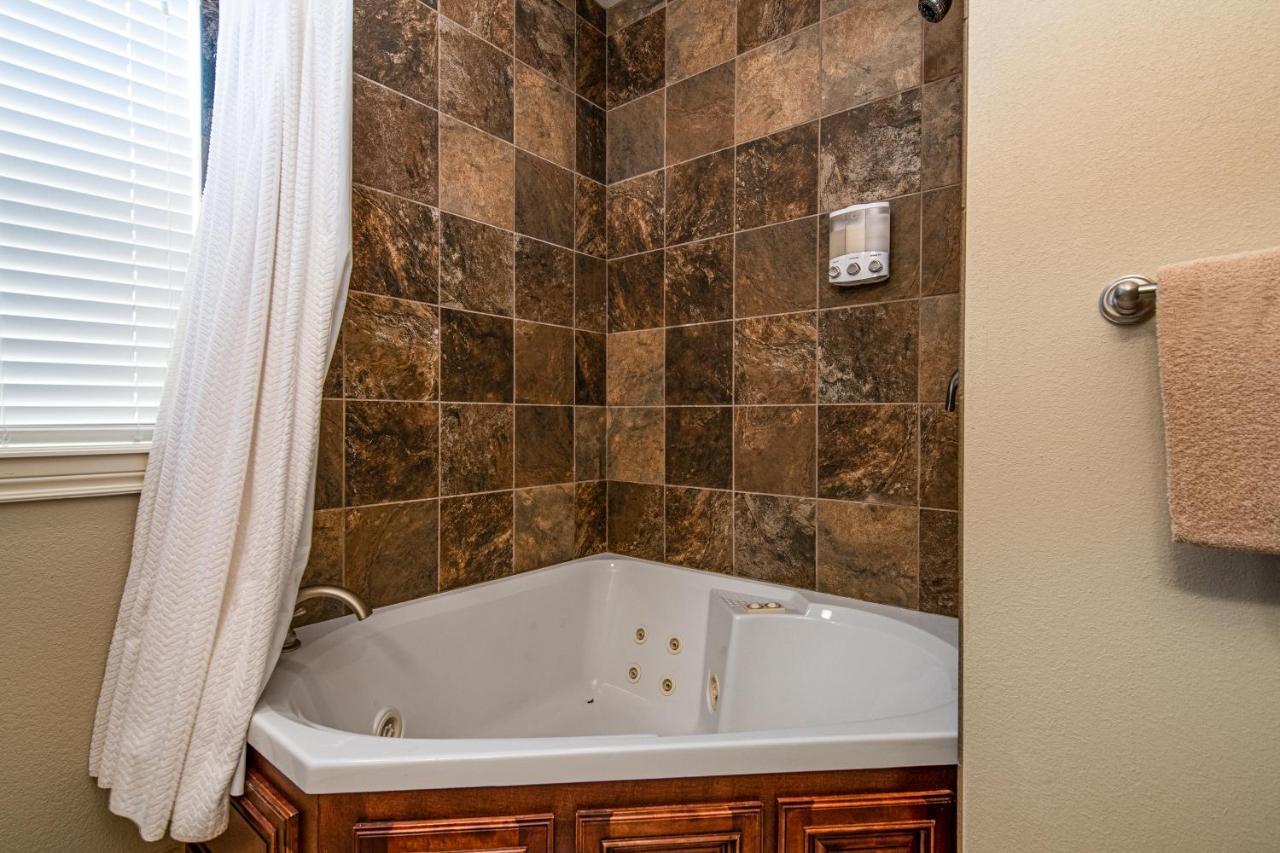 Two Bedroom Villa In The Heart Of Branson! Екстериор снимка